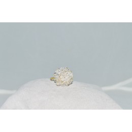 خاتم باللون الذهبي